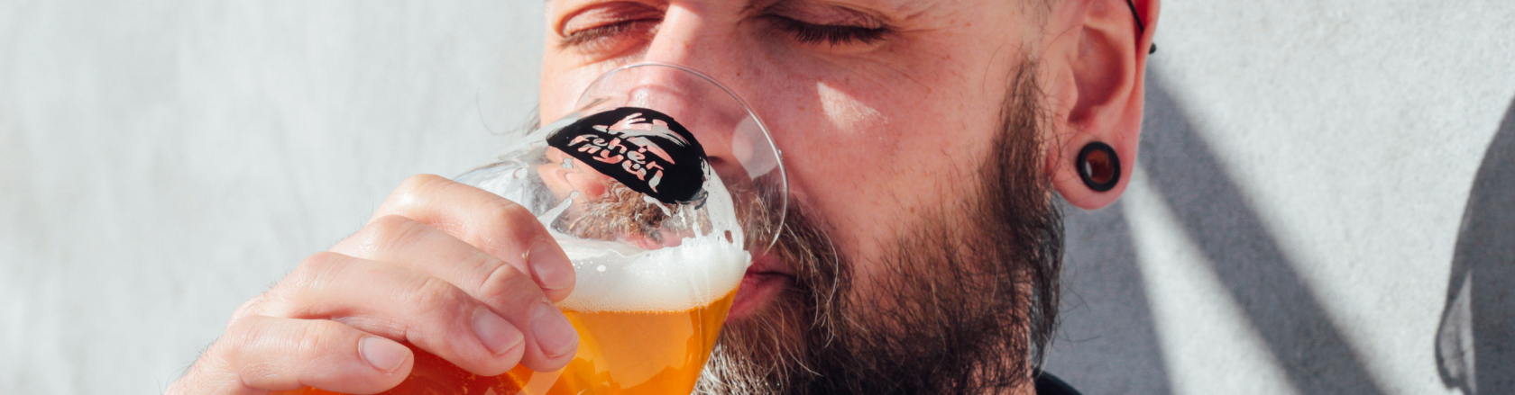 craft, craft sört iszik a férfi