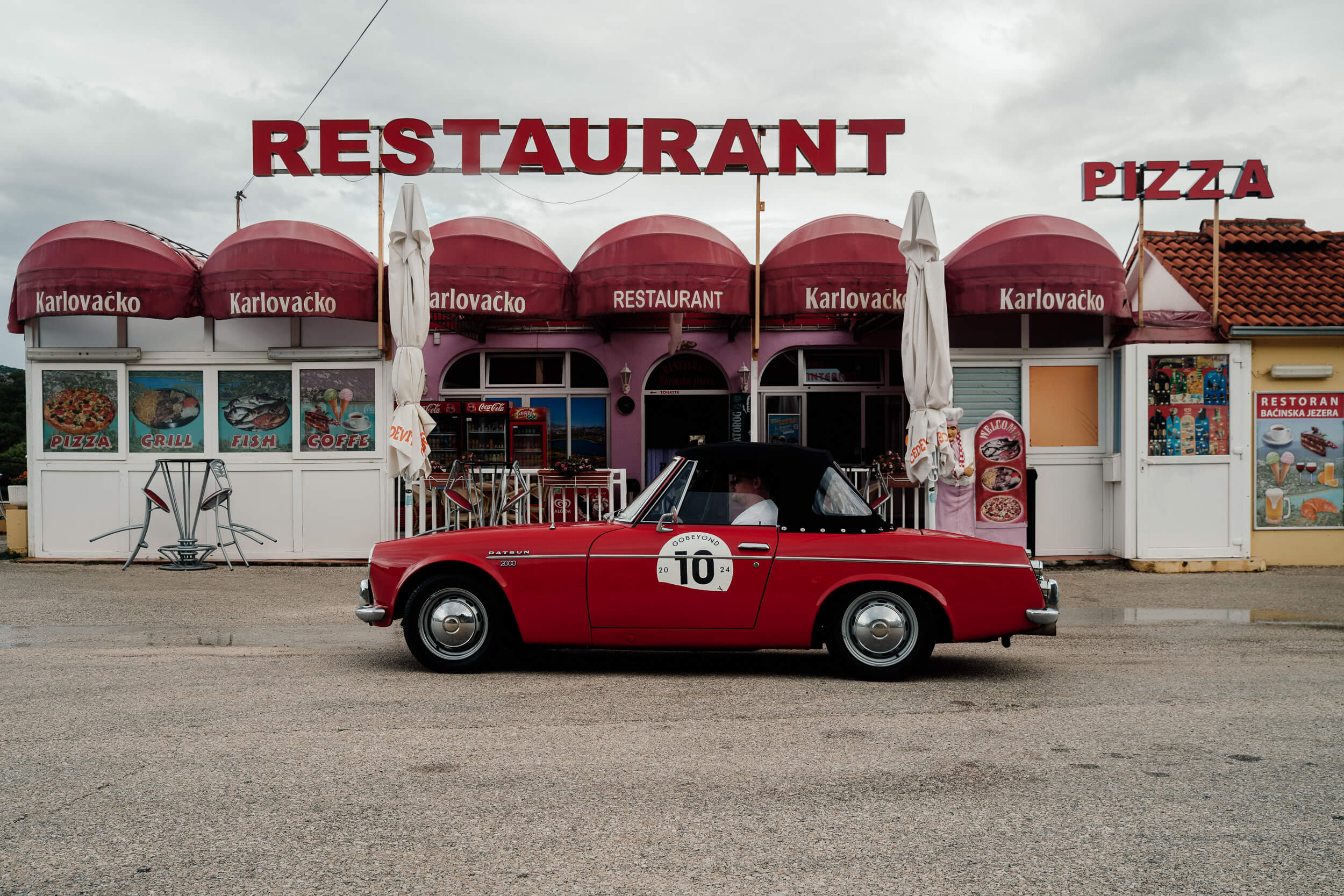 étterem, pizza, pizzázó, retro hangulat, versenyautó